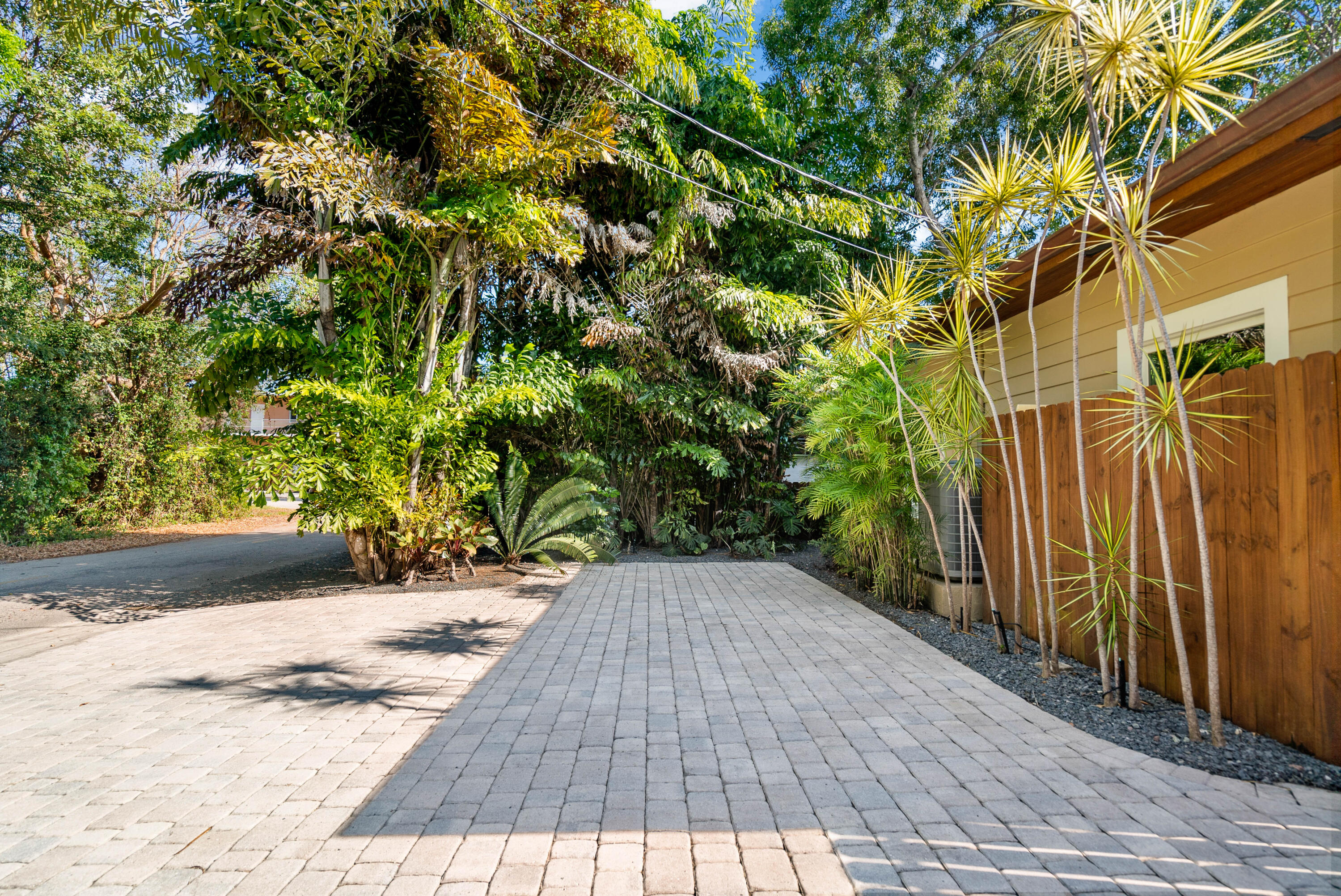 85 Henry Morgan Drive Key Largo, FL 33037 - Photo 5 of 40 a view of a backyard of the house