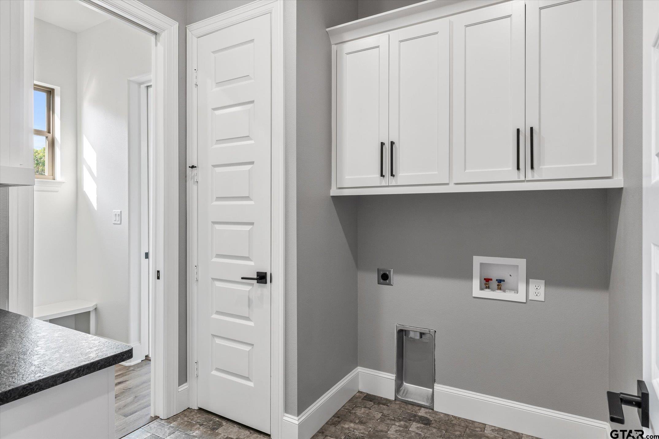 403 Sides Bullard, TX 75757 - Photo 13 of 33 a view of cabinets