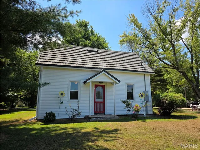 $179,900 | 22746 Nebraska Road, Ashley, IL 62808