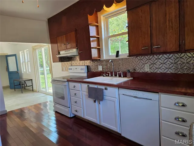 $179,900 | 22746 Nebraska Road, Ashley, IL 62808