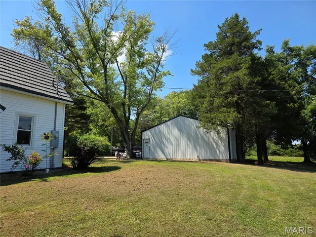 $179,900 | 22746 Nebraska Road, Ashley, IL 62808