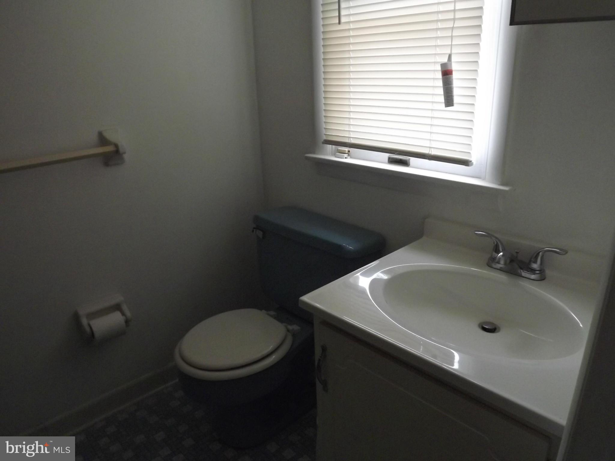 9610 Trepid Road Baltimore, MD 21236 - Photo 14 of 30 Bath (Master)