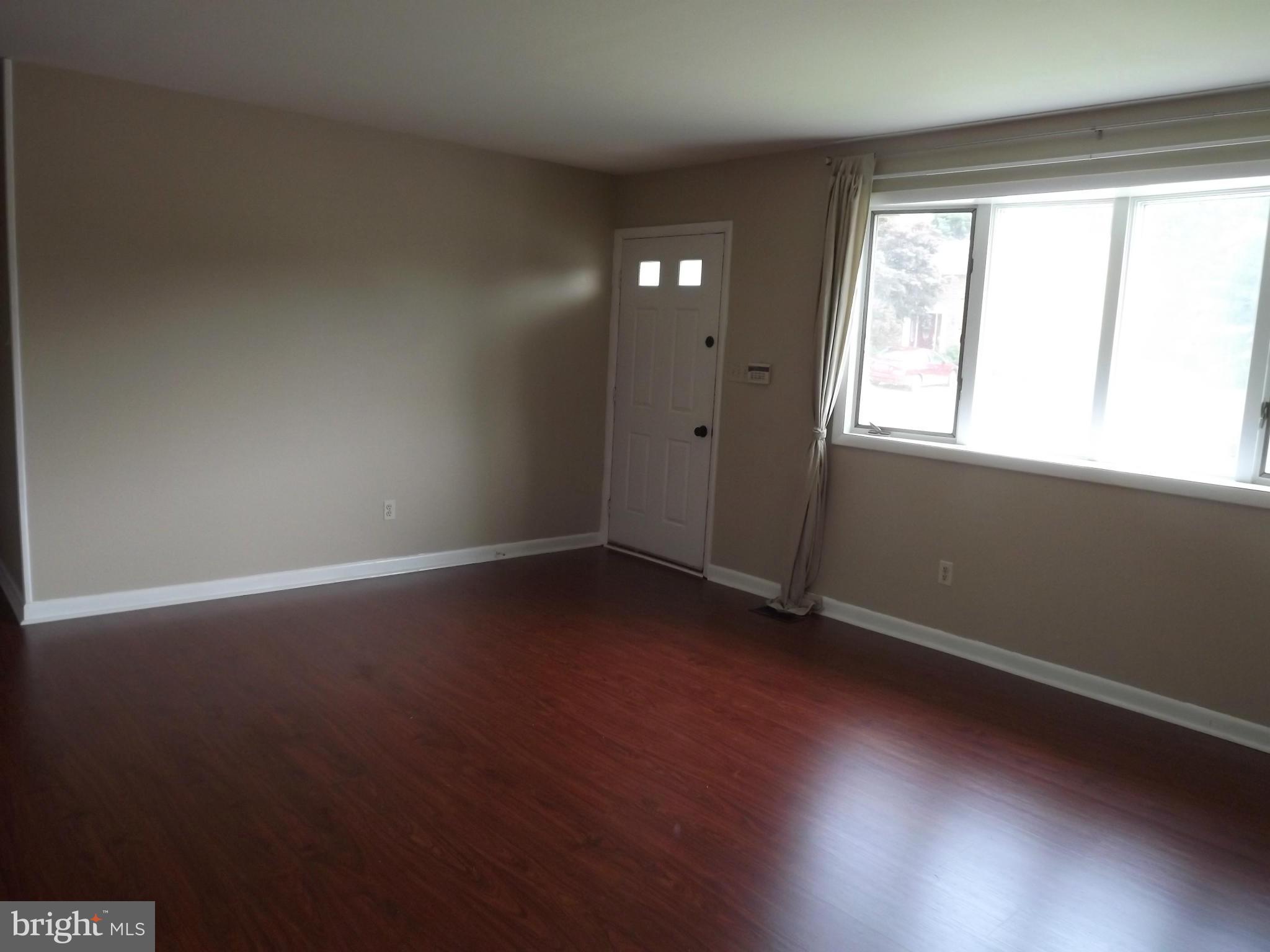 9610 Trepid Road Baltimore, MD 21236 - Photo 9 of 30 Living Room