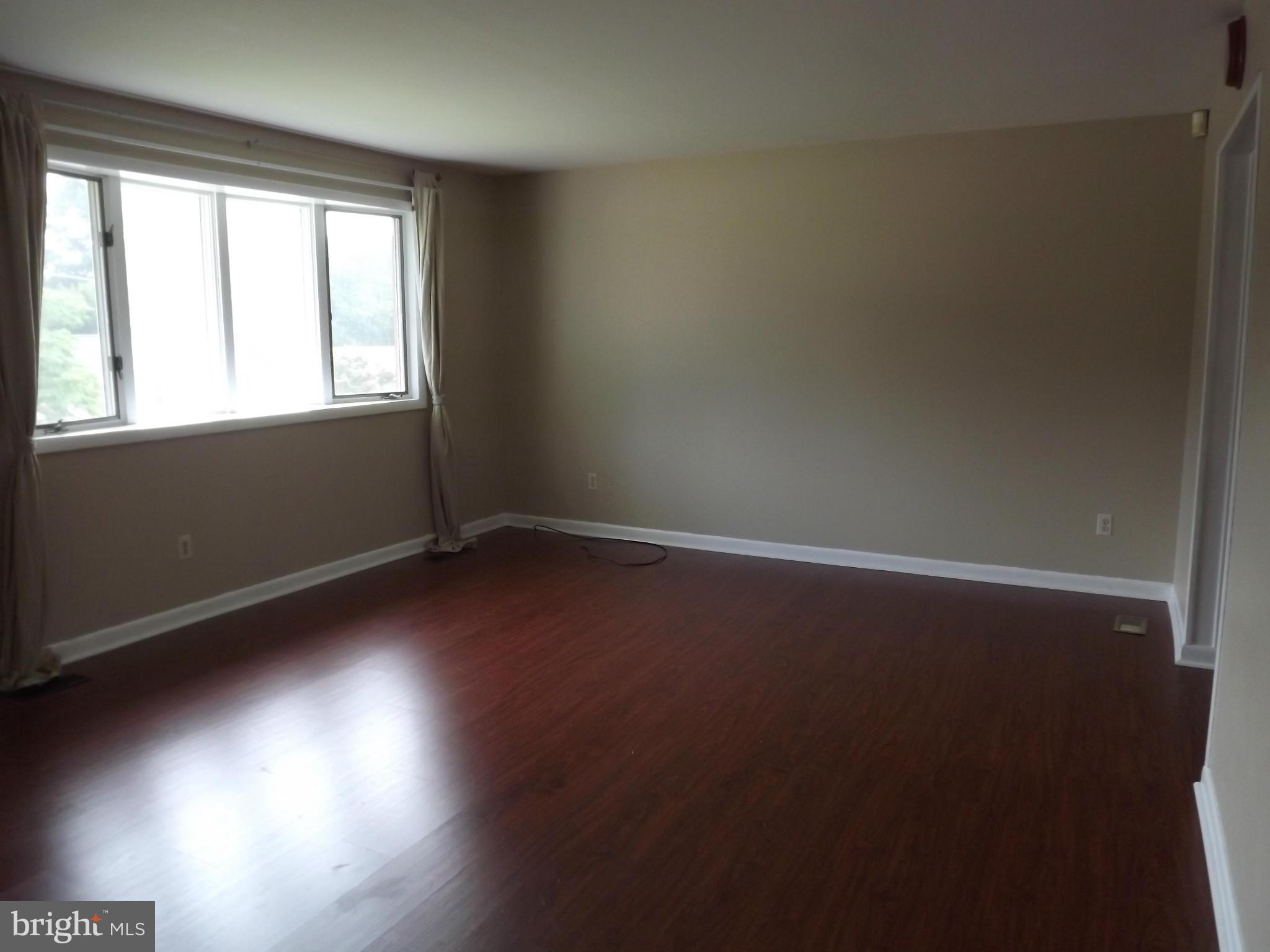 9610 Trepid Road Baltimore, MD 21236 - Photo 10 of 30 Living Room