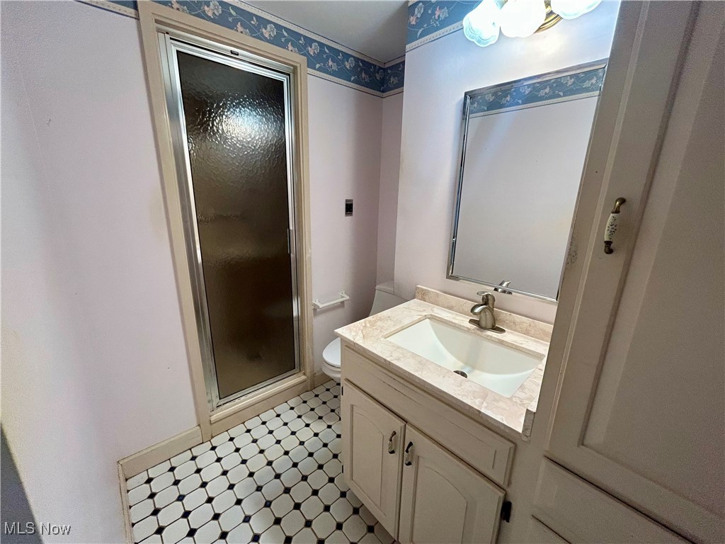 399 Abbyshire Road Green, OH 44319 - Photo 11 of 48 First floor bathroom featuring a steam/sauna shower stall and vanity