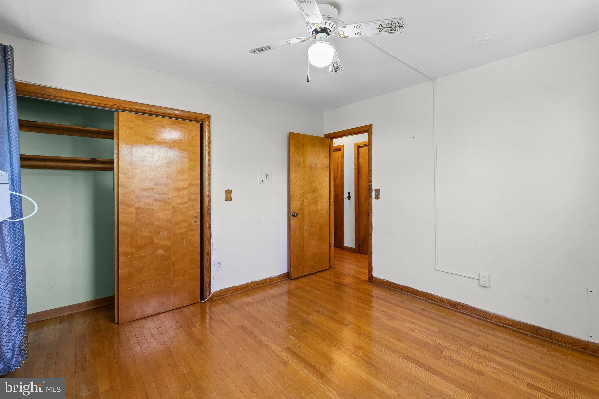 5422 Woodbine Road Woodbine, MD 21797 - Photo 24 of 39 Cozy room with warm wooden accents.