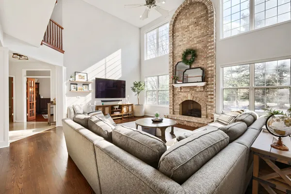 $1,159,000 | 155 Michigan Drive, Bloomingdale, IL 60108