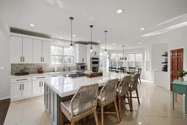 $1,159,000 | 155 Michigan Drive, Bloomingdale, IL 60108