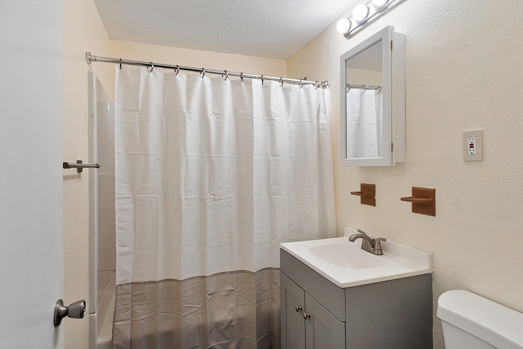 6 Maverick Road Worcester, MA 01604 - Photo 4 of 37 Gallery Image 4