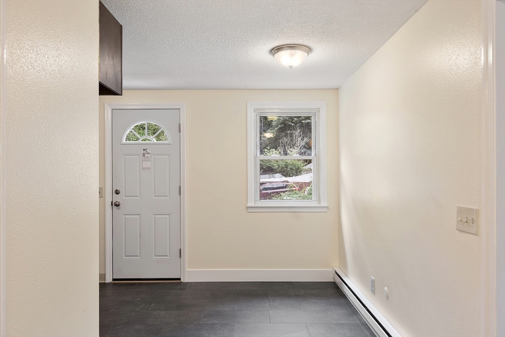 6 Maverick Road Worcester, MA 01604 - Photo 7 of 37 Gallery Image 7