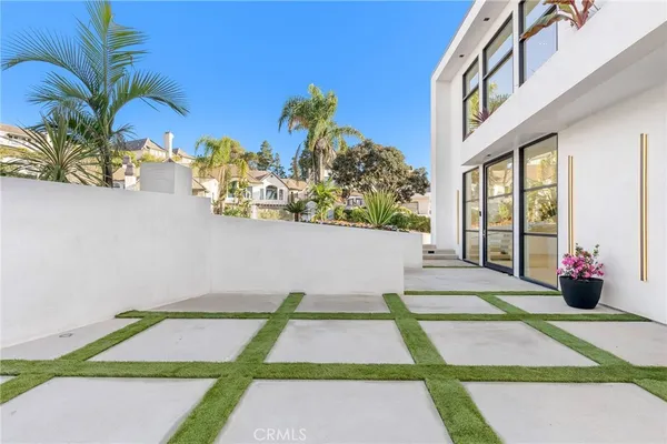 $16,800,000 | 4 Geneve, Newport Beach, CA 92660