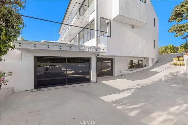 $16,800,000 | 4 Geneve, Newport Beach, CA 92660