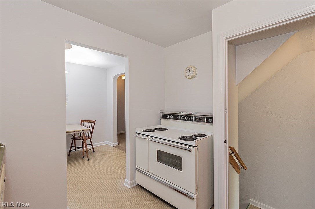 1672 Oakmount Road South Euclid, OH 44121 - Photo 11 of 30 Cool extra- wide stove w/warmer oven...