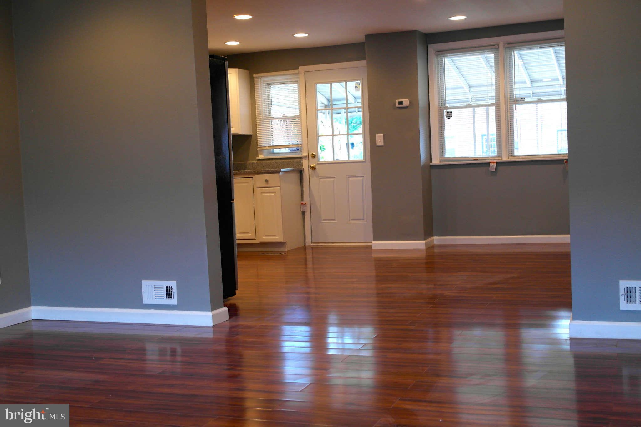 1124 Kevin Road Baltimore, MD 21229 - Photo 5 of 17 Living Room