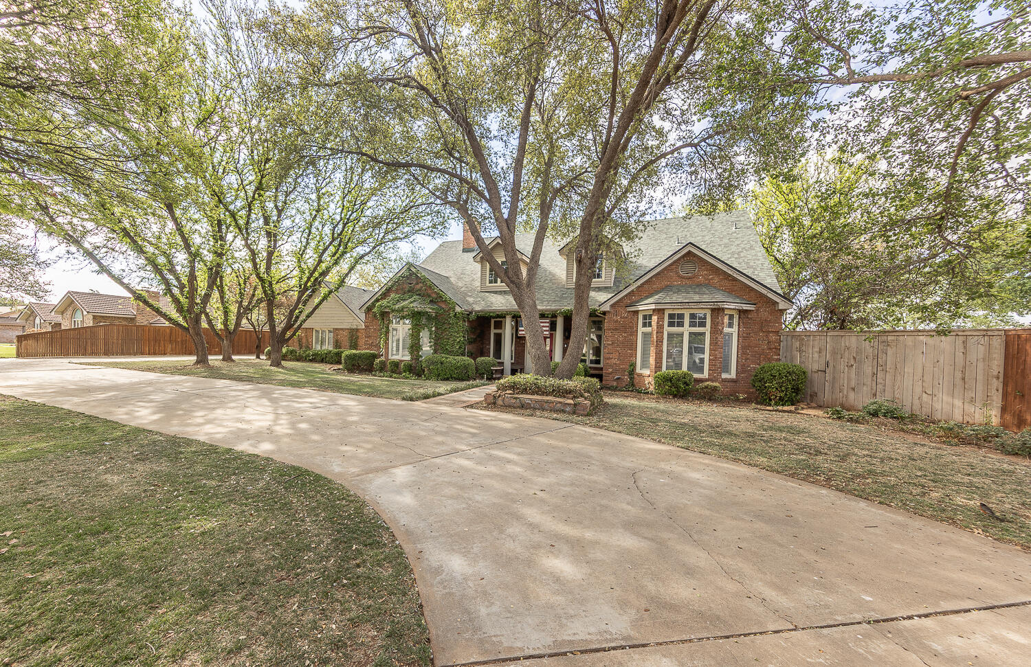 6711 3rd Street Lubbock, TX 79416 - Photo 2 of 29 2L9A5629