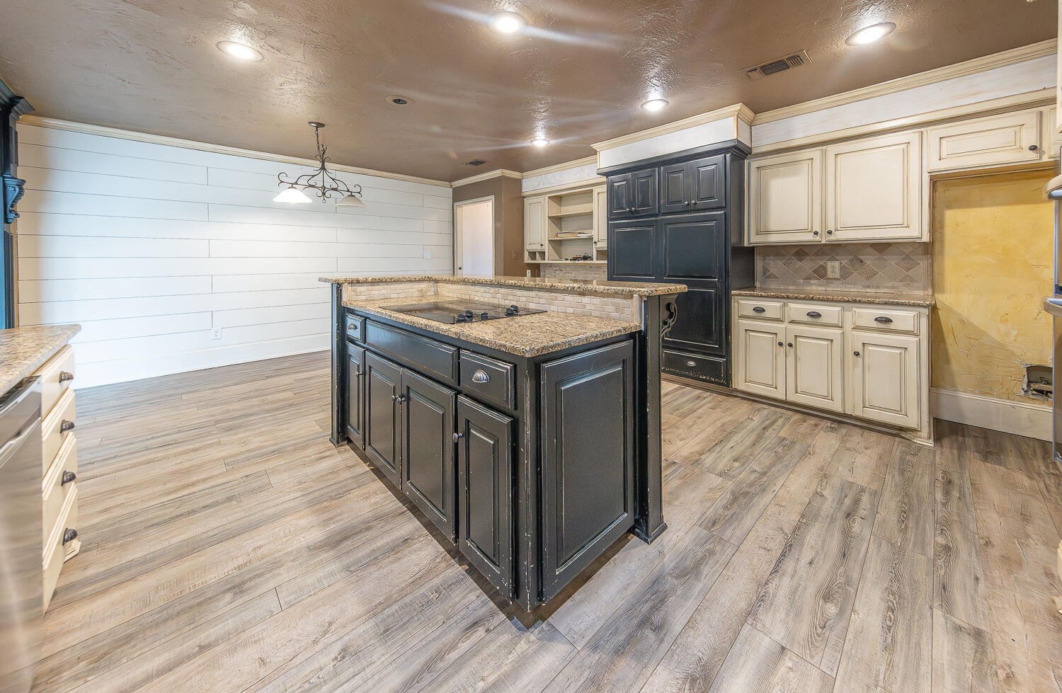 6711 3rd Street Lubbock, TX 79416 - Photo 3 of 29 2L9A5389