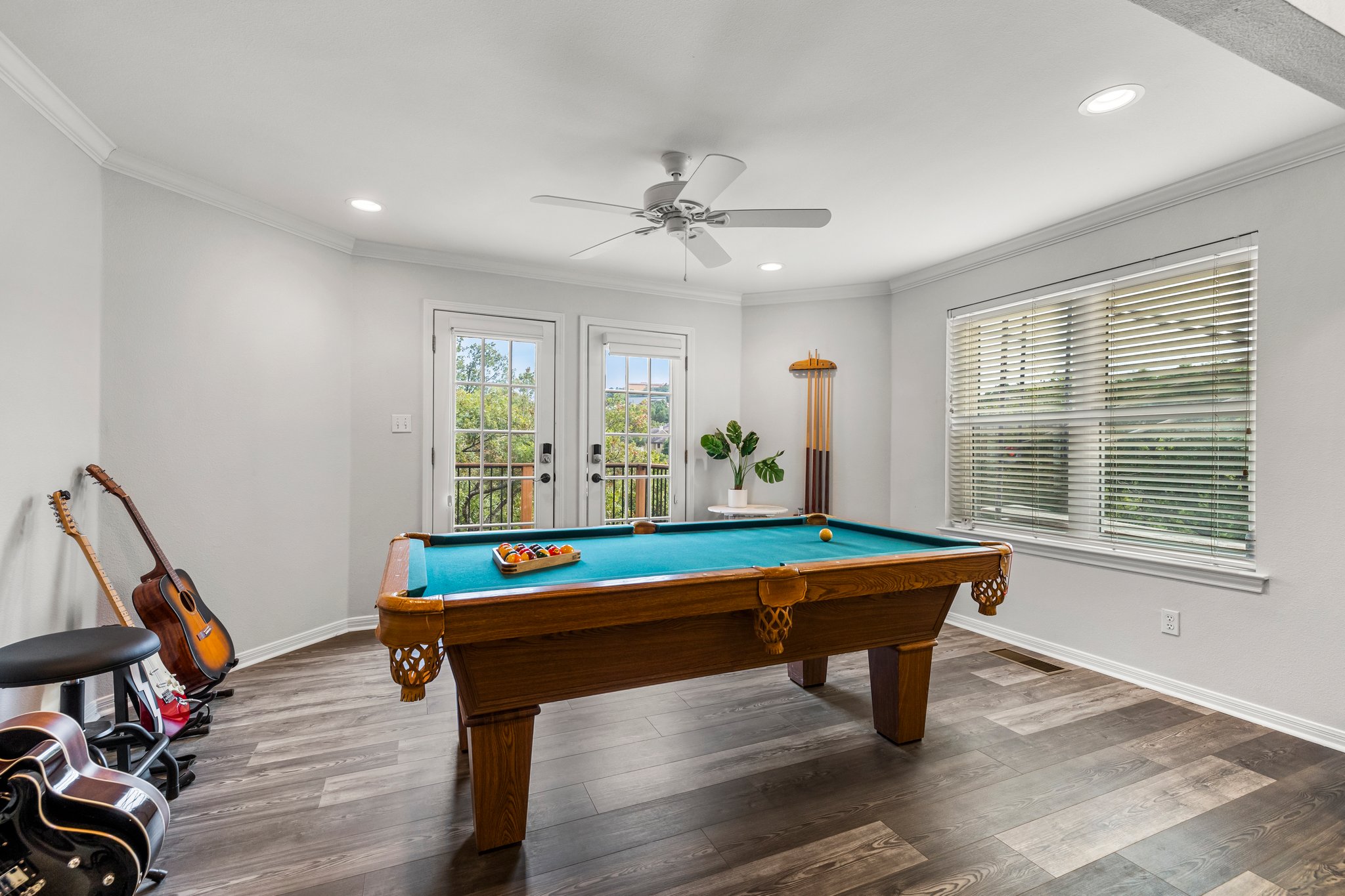 2807 Round Table Road Austin, TX 78746 - Photo 33 of 40 Pool table conveys