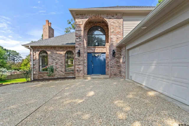 a view of a house with a yard and garage