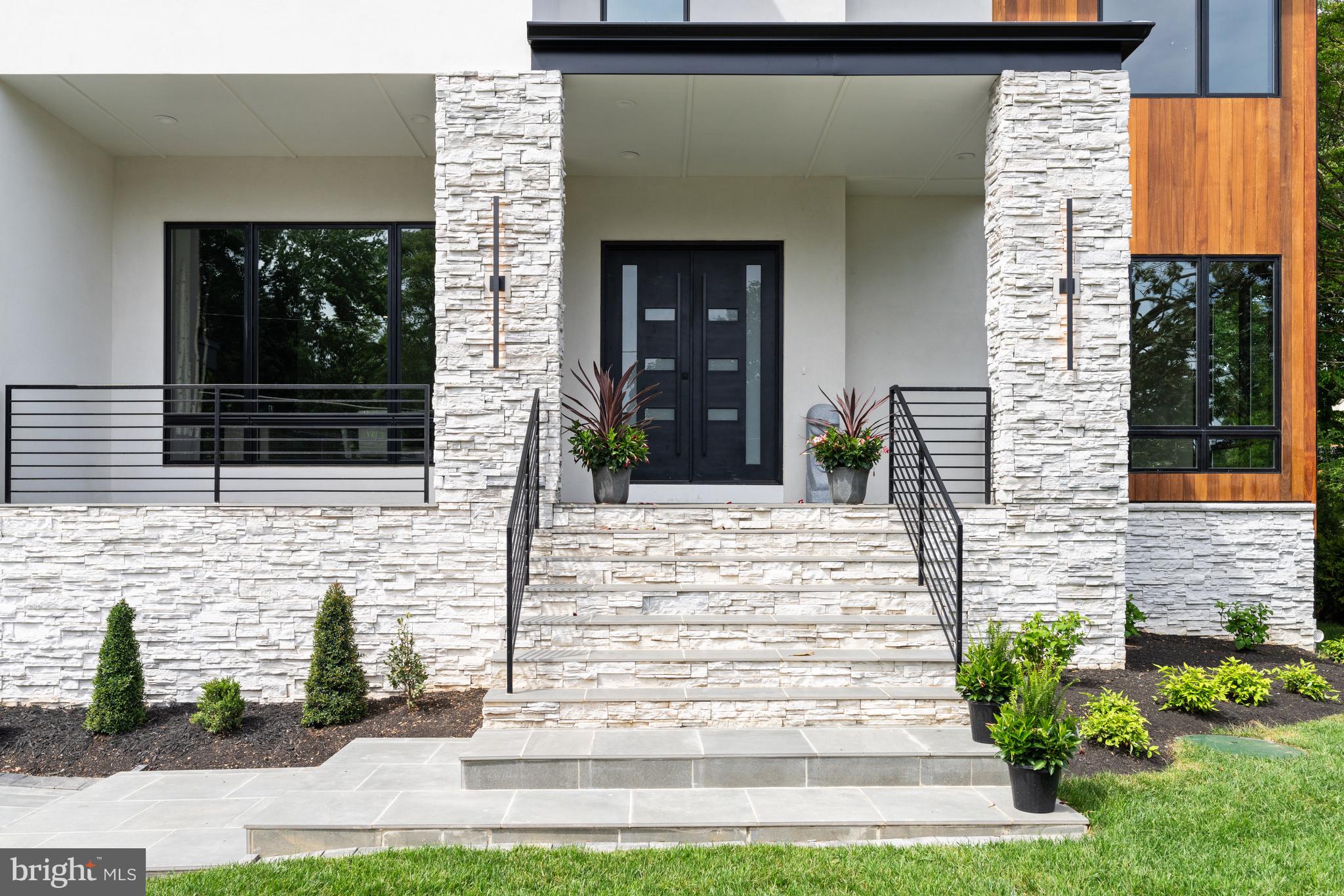 7102 Capitol View Drive McLean, VA 22101 - Photo 3 of 40