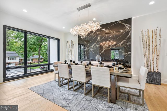 a very nice looking room with many windows