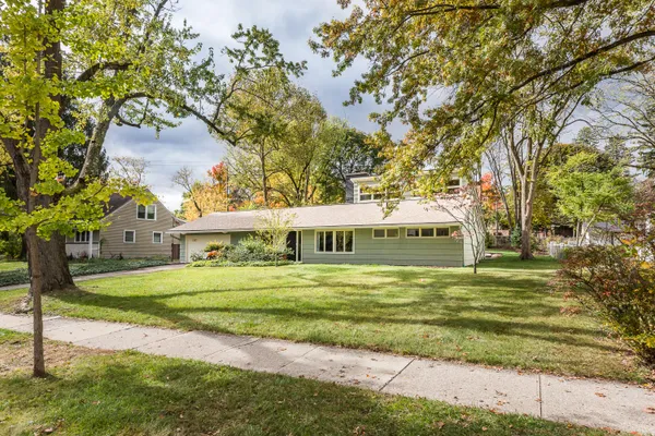 $785,000 | 1307 Beechwood Drive, Ann Arbor, MI 48103