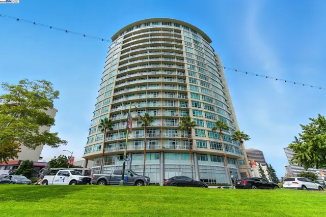 $399,000 | 1 Lakeside Drive, Unit 1006, Oakland, CA 94612