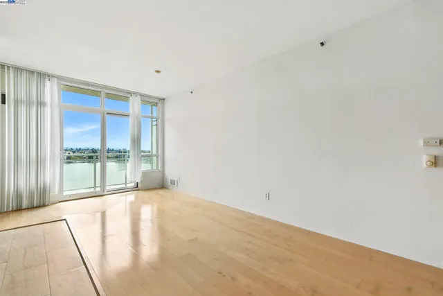 $399,000 | 1 Lakeside Drive, Unit 1006, Oakland, CA 94612