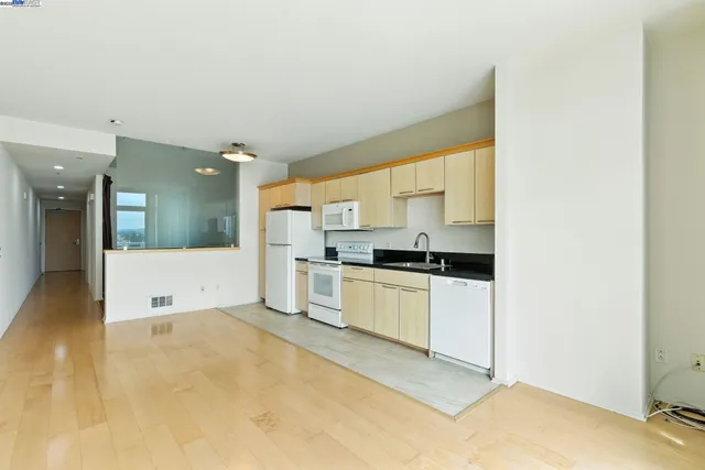 $399,000 | 1 Lakeside Drive, Unit 1006, Oakland, CA 94612
