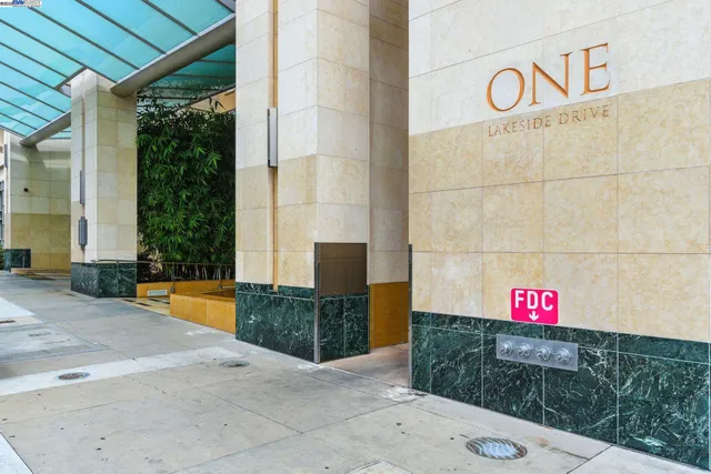 $399,000 | 1 Lakeside Drive, Unit 1006, Oakland, CA 94612