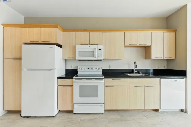 $399,000 | 1 Lakeside Drive, Unit 1006, Oakland, CA 94612