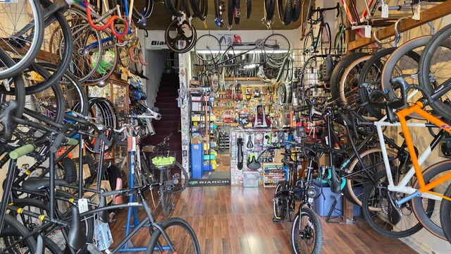 $399,000 | 1 Lakeside Drive, Unit 1006, Oakland, CA 94612