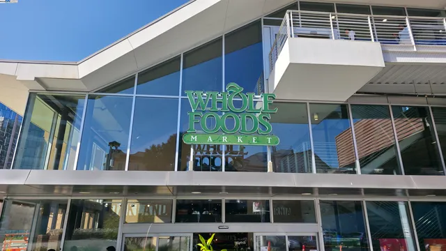 $399,000 | 1 Lakeside Drive, Unit 1006, Oakland, CA 94612