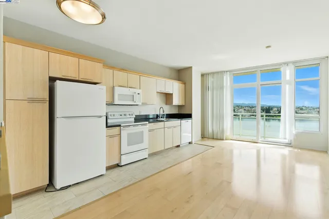 $399,000 | 1 Lakeside Drive, Unit 1006, Oakland, CA 94612