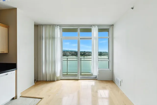$399,000 | 1 Lakeside Drive, Unit 1006, Oakland, CA 94612