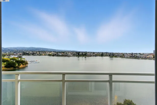 $399,000 | 1 Lakeside Drive, Unit 1006, Oakland, CA 94612