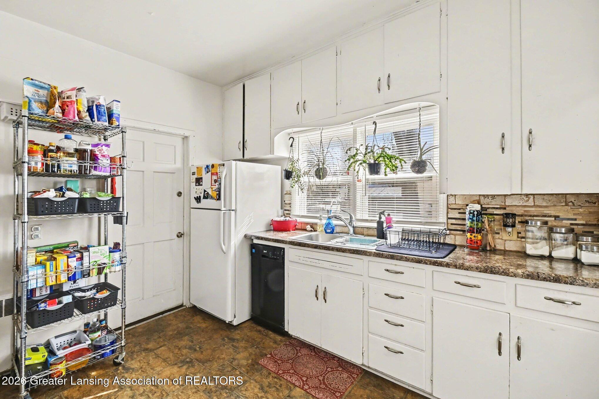 514 North Walnut Street Lansing, MI 48933 - Photo 7 of 30 010_file_6327