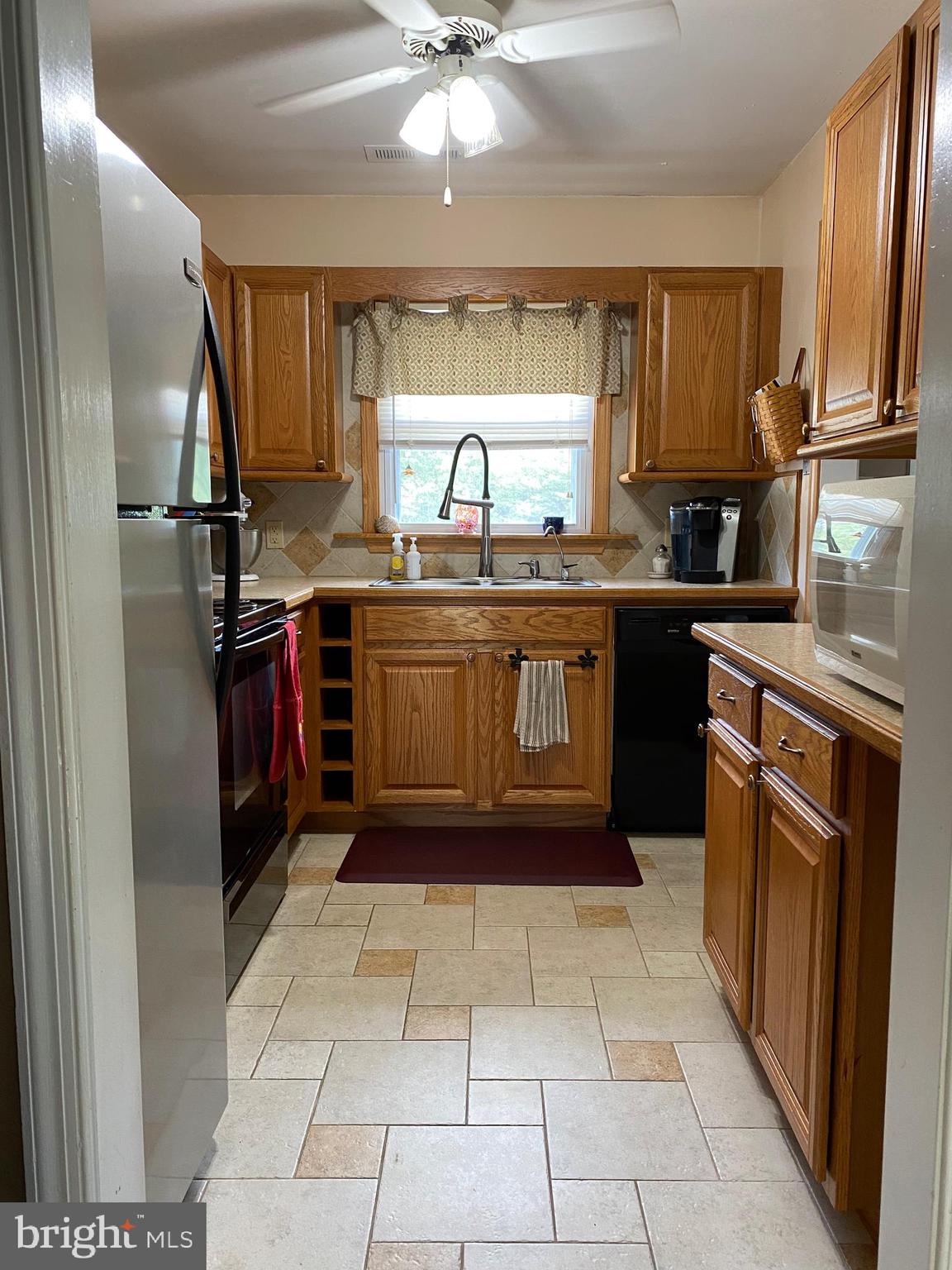 7312 Levin Dashiell Road Hebron, MD 21830 - Photo 11 of 37 a view of the kitchen