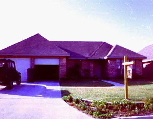 a front view of house with yard