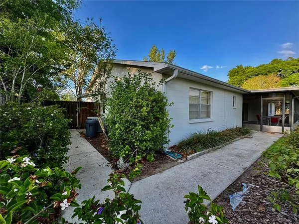 $395,000 | 1709 Sakura Drive, Valrico, FL 33596