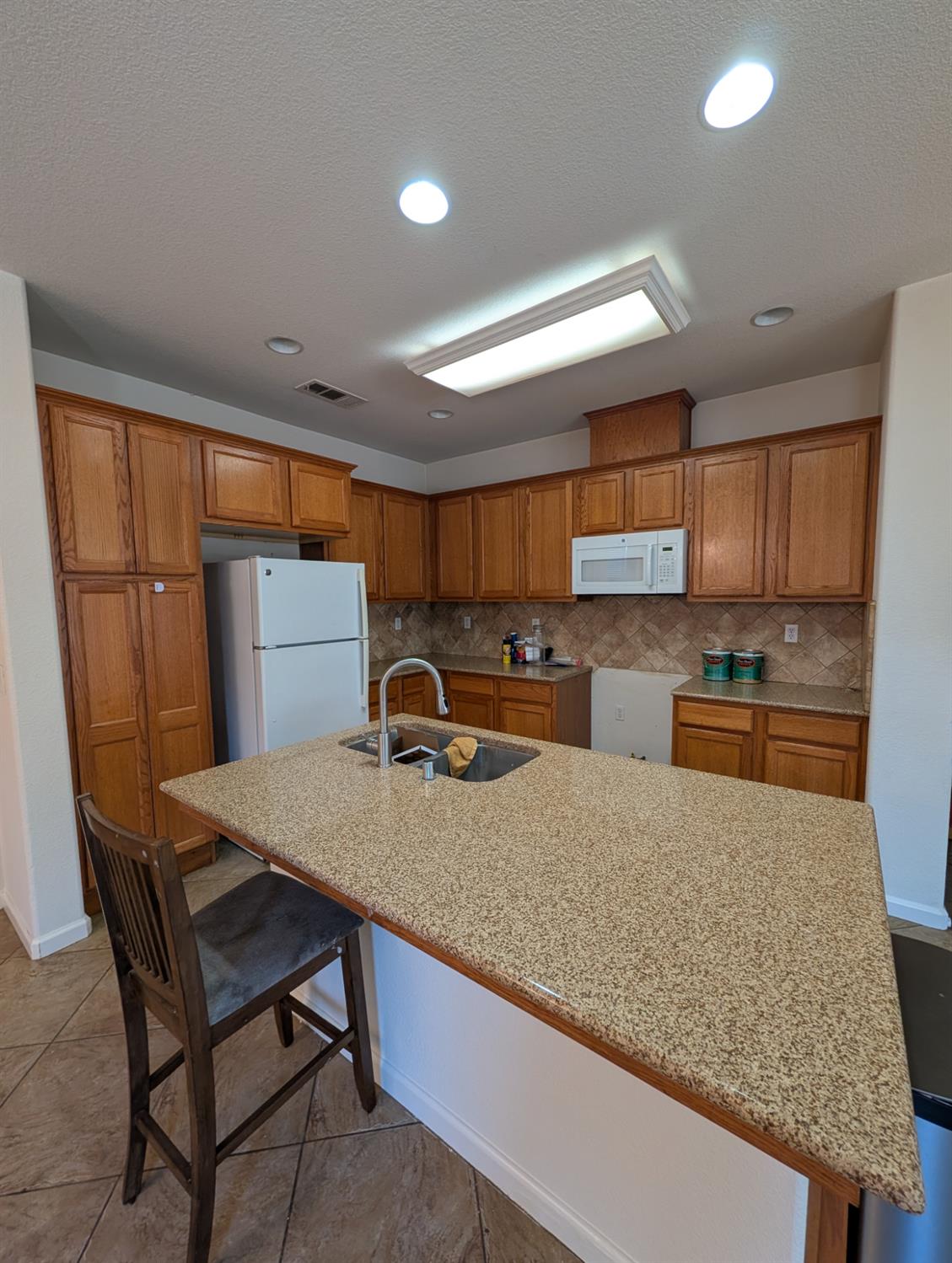 645 Sierra Avenue Reedley, CA 93654 - Photo 2 of 20