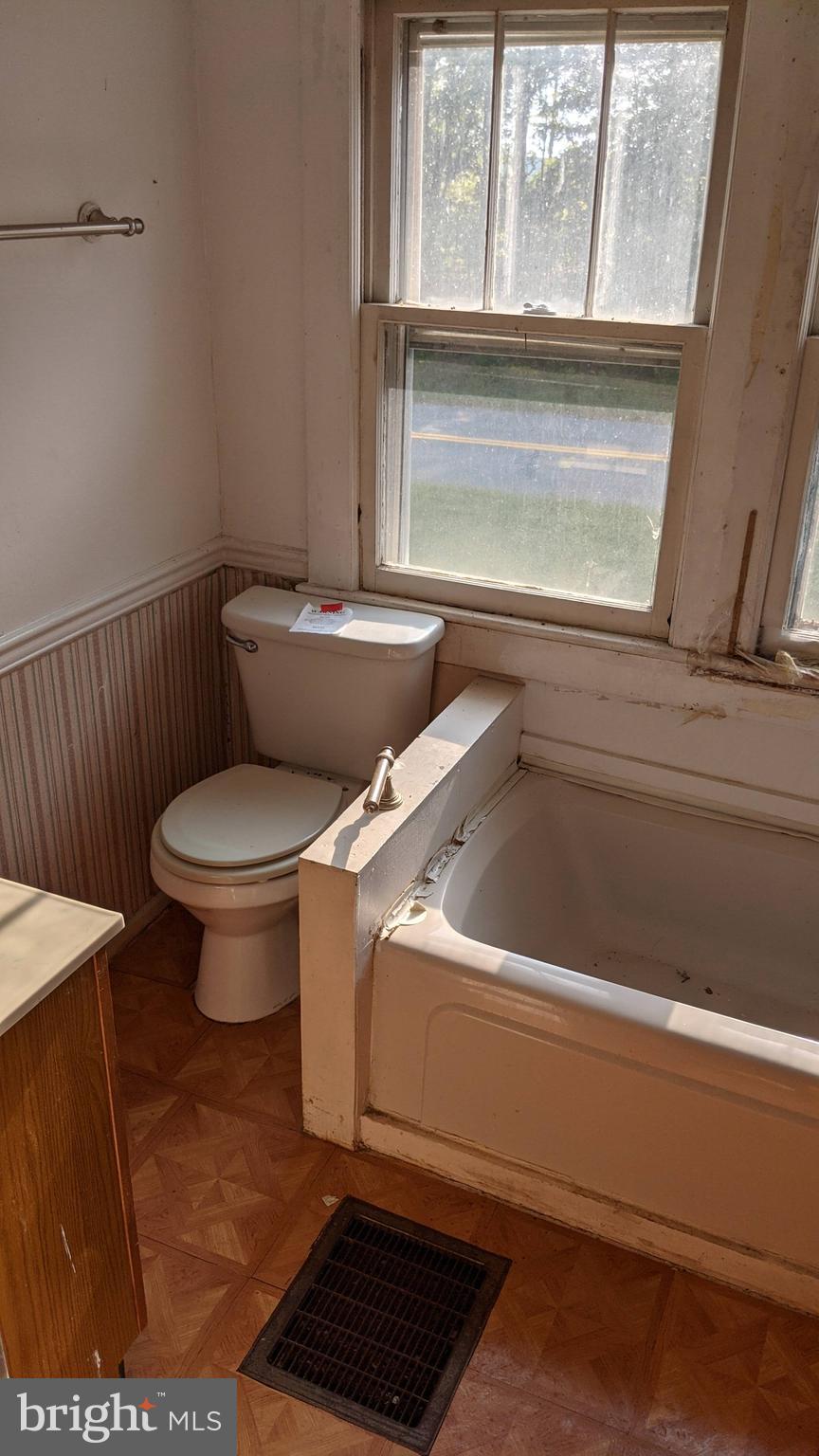 20459 Lahore Road Orange, VA 22960 - Photo 13 of 15 2nd floor full bath