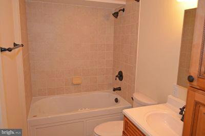 4107 Keswick Road Alexandria, VA 22309 - Photo 4 of 18 Bath