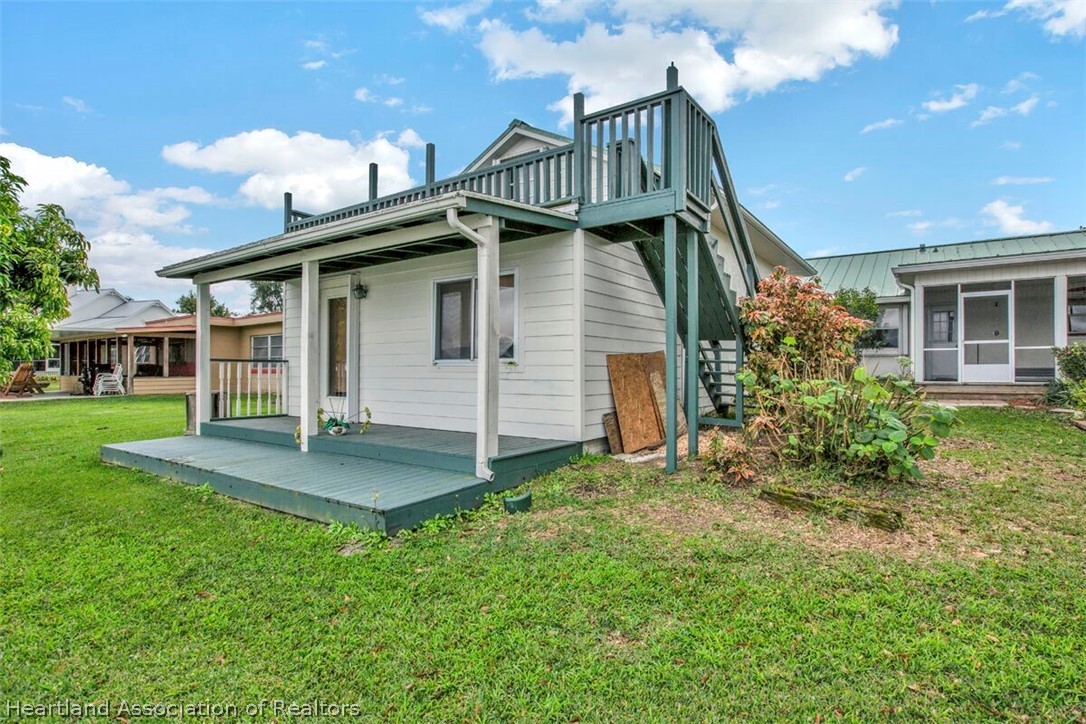 374 Cloverleaf Road Lake Placid, FL 33852 - Photo 20 of 26 a front view of a house with a garden