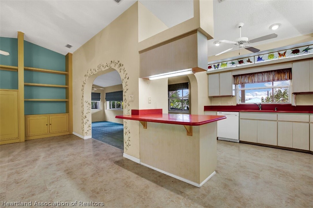 374 Cloverleaf Road Lake Placid, FL 33852 - Photo 7 of 26 a living room with furniture and a kitchen