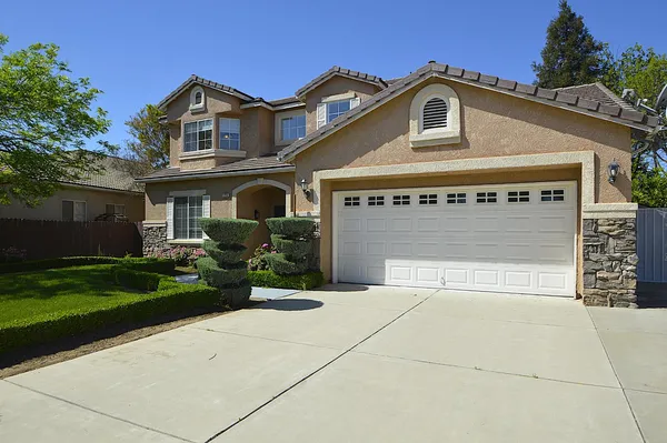 $609,997 | 1756 North Holly Avenue, Clovis, CA 93619