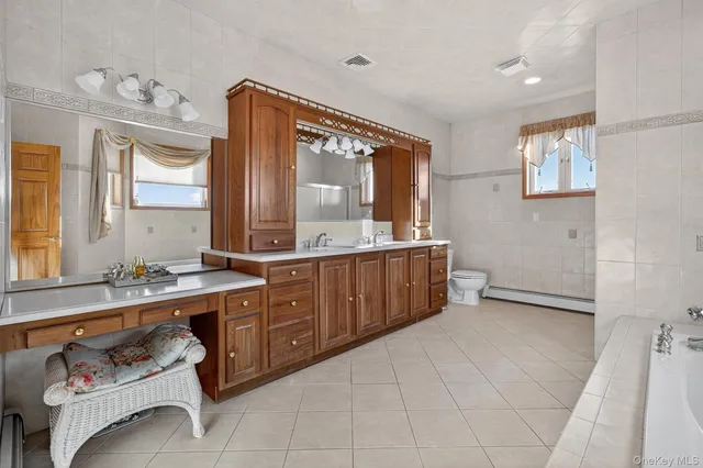 $899,000 | 30 Heather Court, Middletown, NY 10941