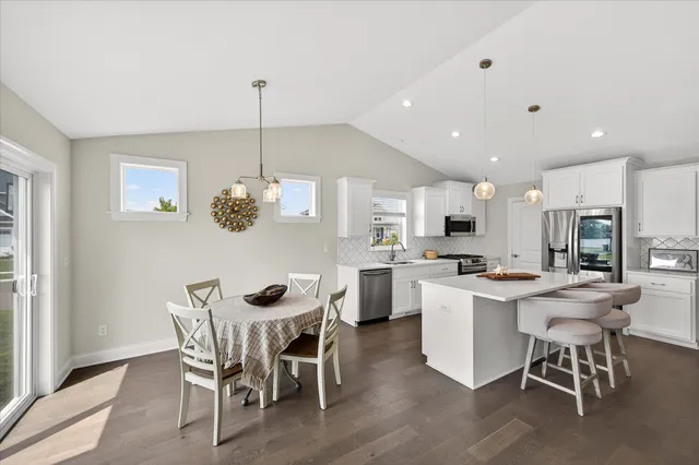 $530,000 | 2804 Trinity Drive, Shakopee, MN 55379