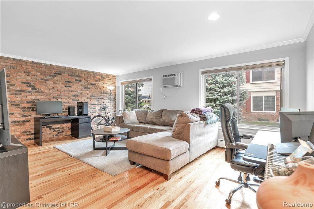 811 West Maple Road Clawson, MI 48017 - Photo 4 of 21
