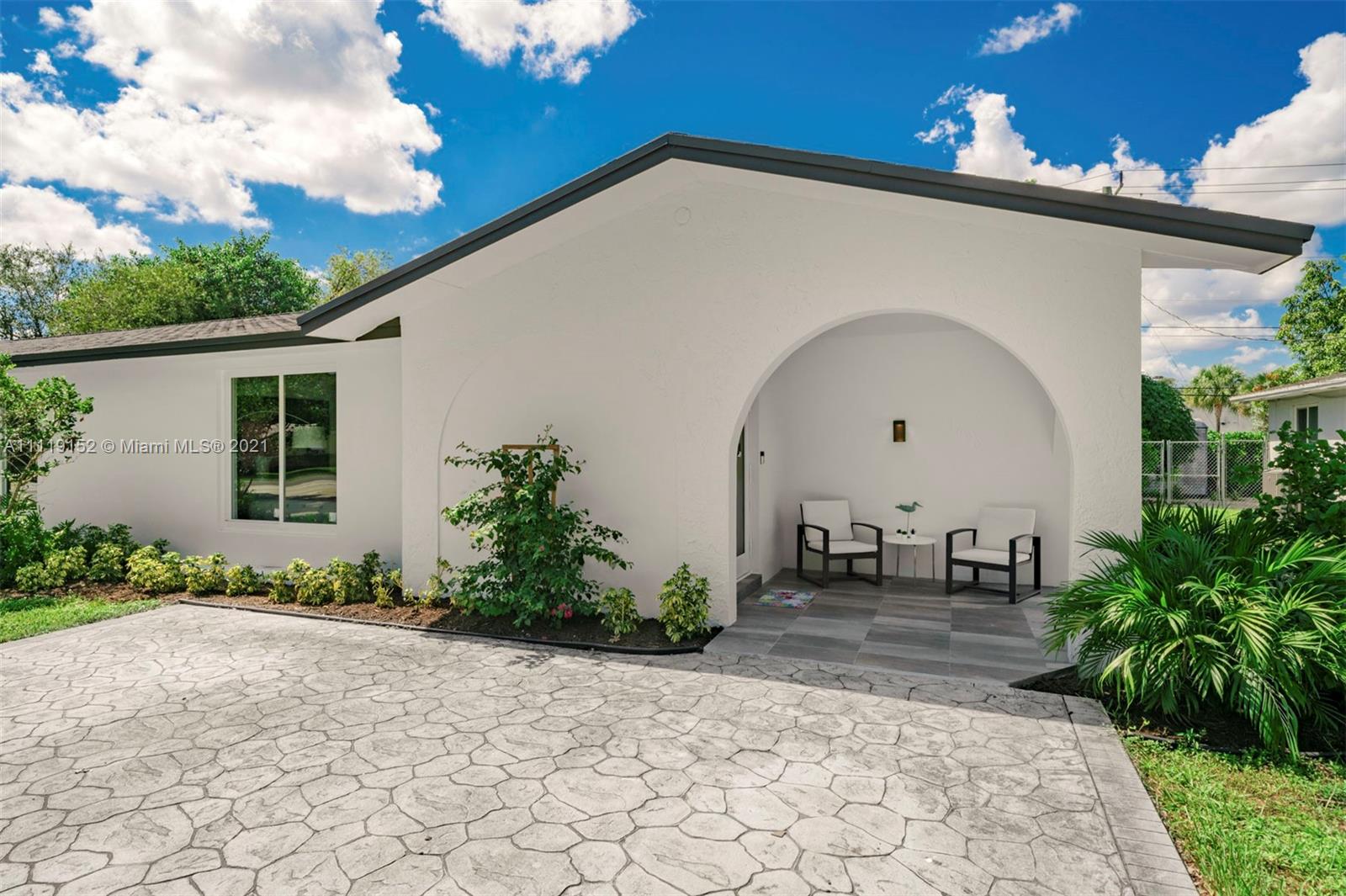 11690 Southwest 81st Road Pinecrest, FL 33156 - Photo 3 of 17 Gallery Image 3