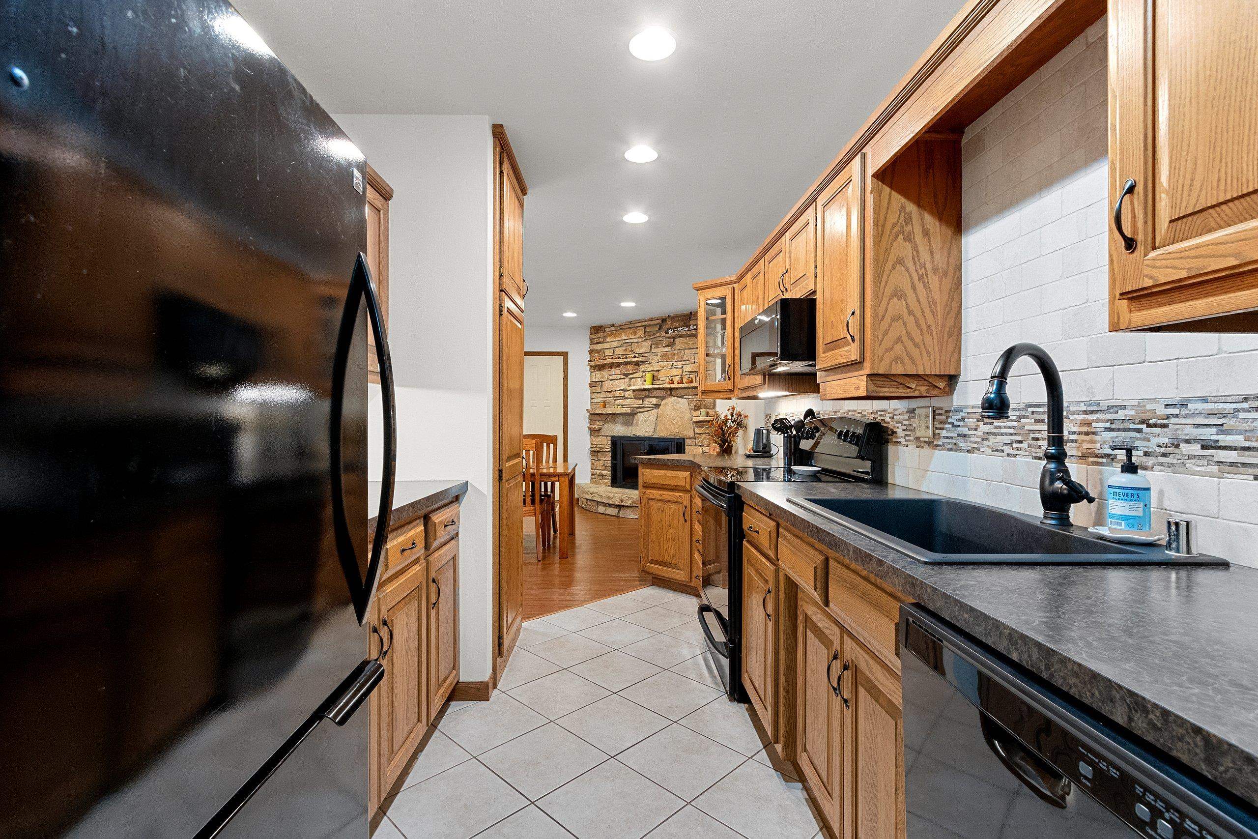 2661 Northern Road, Unit I Appleton, WI 54914 - Photo 22 of 83